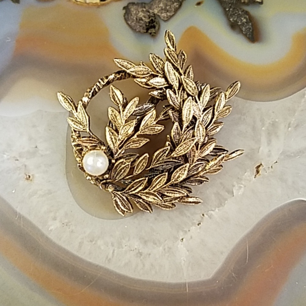 Do not share—Swirl leaves & pearl brooch GUC - Picture 2 of 8